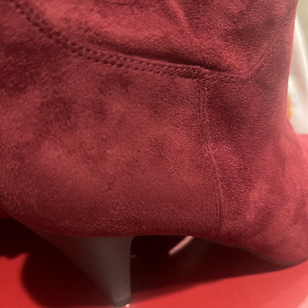 NWT Dressbarn Burgundy Heeled Boots - Picture 9 of 15